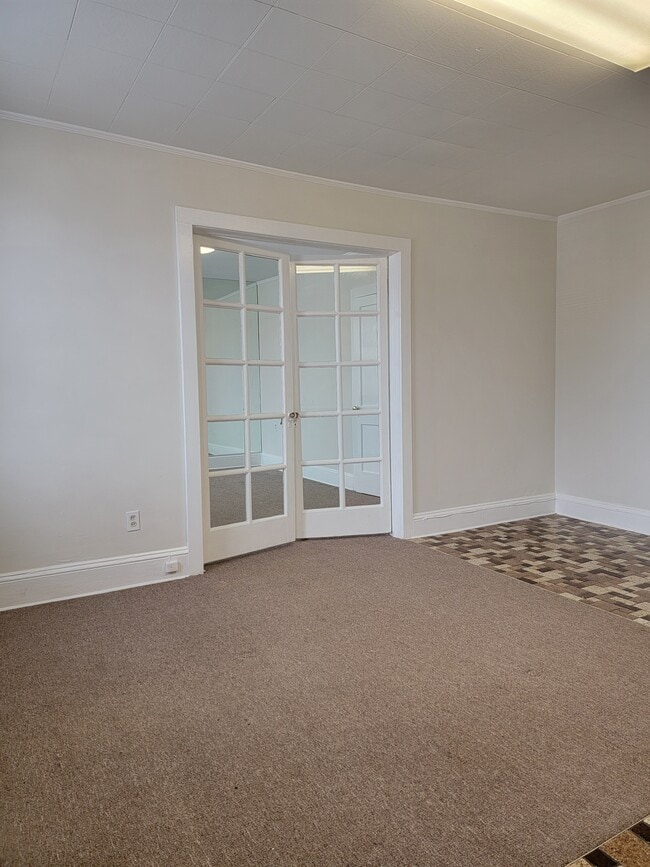 Building Photo - 114 Woodbridge Ave