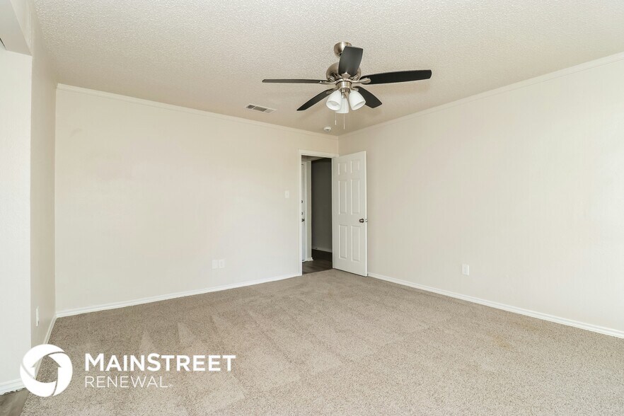 Building Photo - 4710 Green Hollow Dr