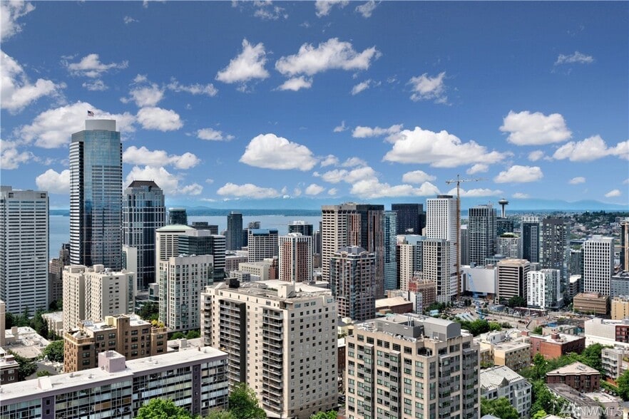 Building Photo - 1321 Seneca St