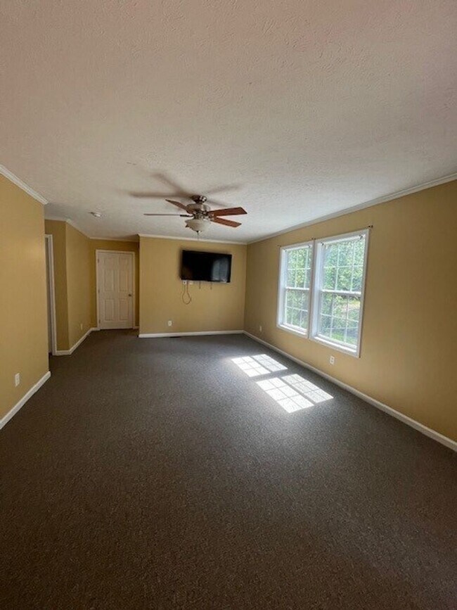 Building Photo - Spacious 3 bedroom 2 bath home in Leland