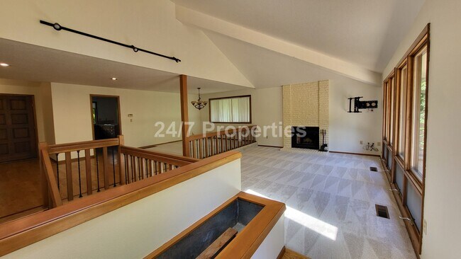 Building Photo - Beautiful 4 BD | 2.5 BA w/ Large Deck and ...