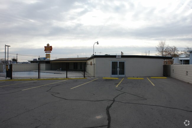 Building Photo - Miracle Mile Mobile Home Park
