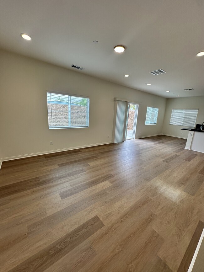 Building Photo - 144 N Sutter Ave