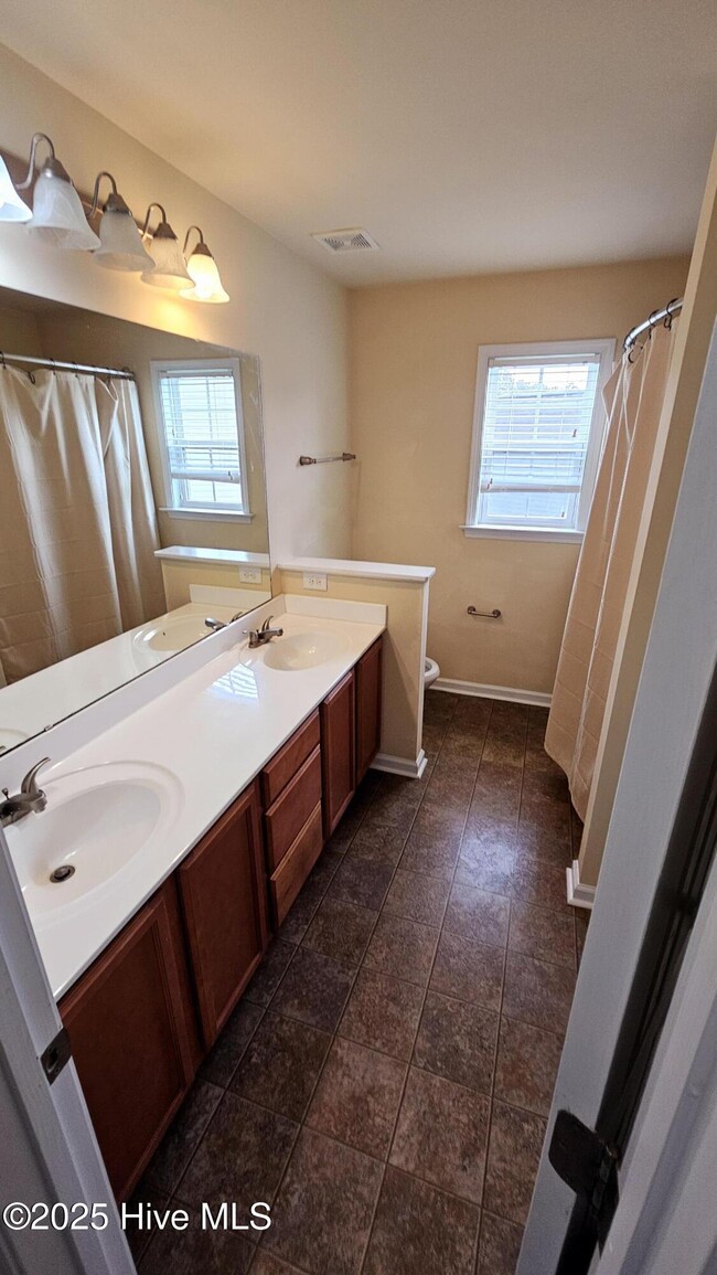 Building Photo - 714 Savannah Dr