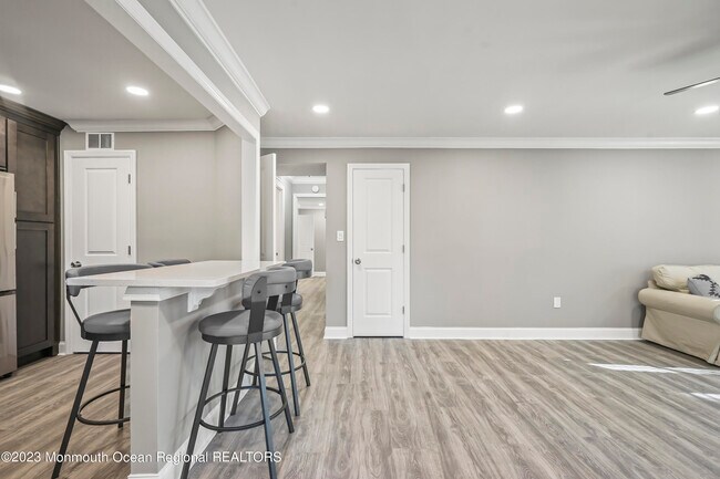 Building Photo - 7 Tulip Ln