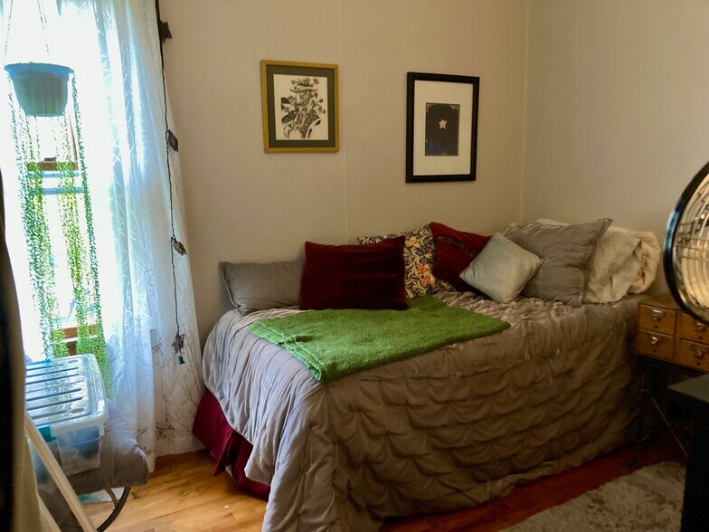 Building Photo - 108 Hancock St