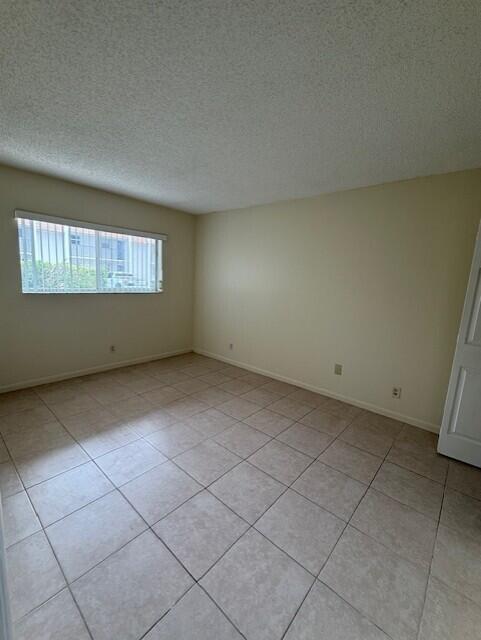 Building Photo - 2805 SW 22nd Ave