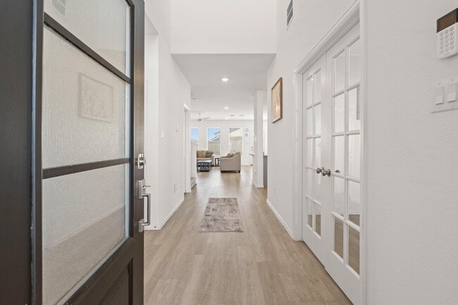 Building Photo - 5026 Lavaridge Dr