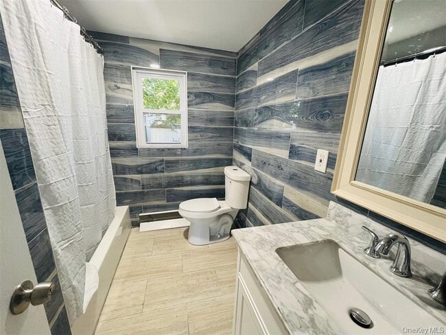 Building Photo - 200 Hicksville Rd