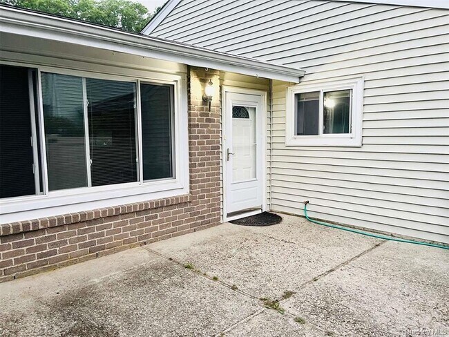 Primary Photo - 219 Springmeadow Dr