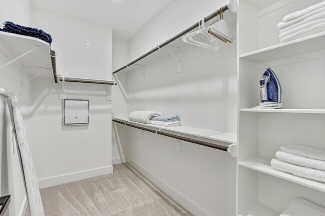 Building Photo - 3020 Live Oak St