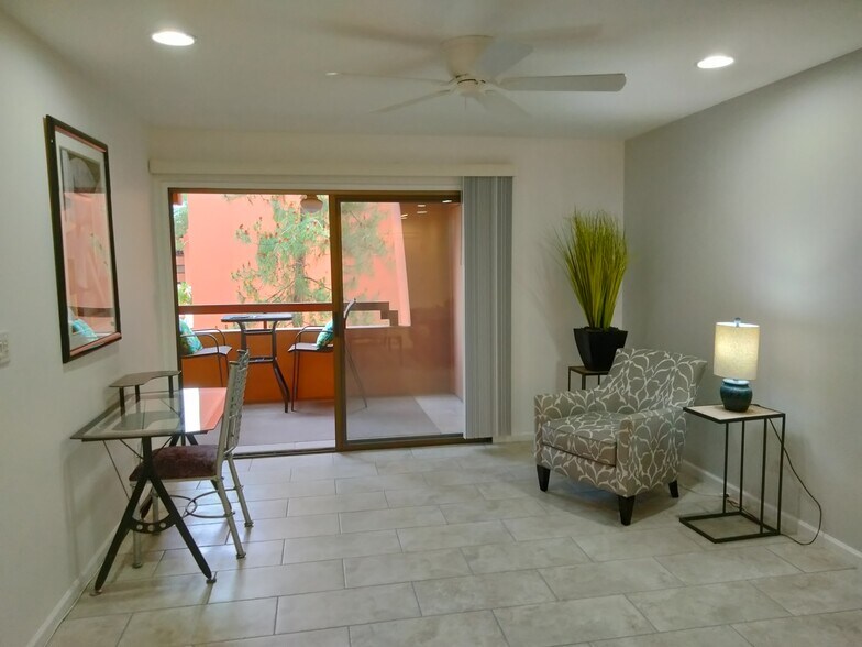 Building Photo - 4303 E Cactus Rd