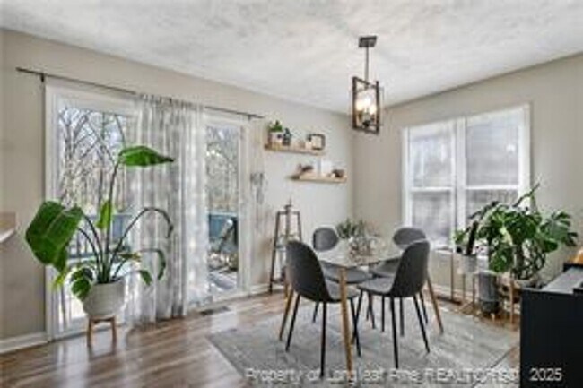 Building Photo - 2527 SIlverbell