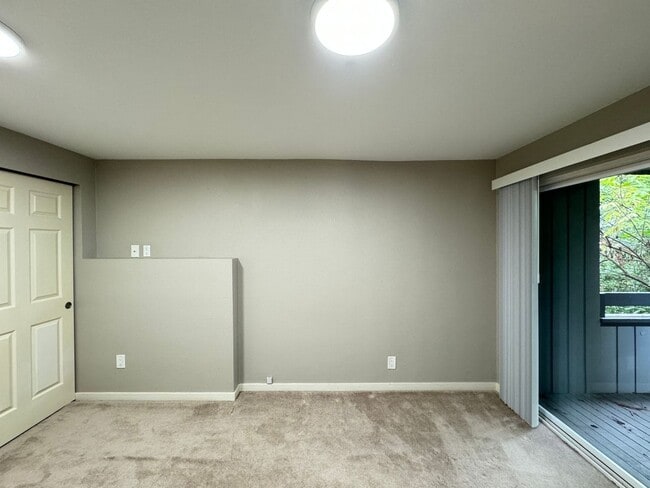 Building Photo - Your New Rental Home Awaits in Bellevue!