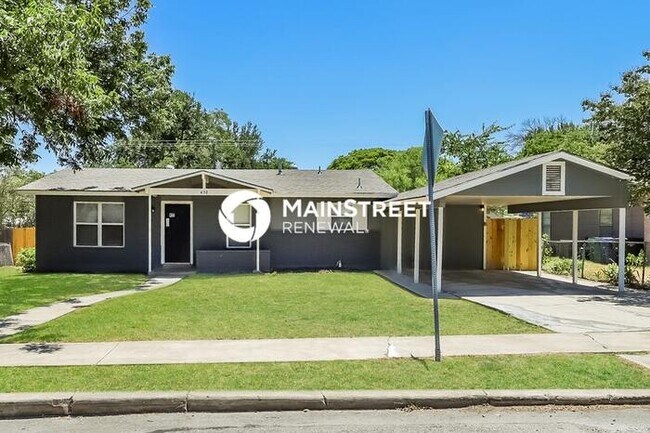 Building Photo - 4 Bedroom Pet-Friendly Home in San Antonio, TX with Main Street Renewal