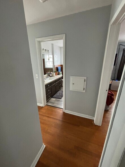 Building Photo - 1812 Northwestern Ave