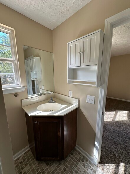 Building Photo - 104 Shirley Ct