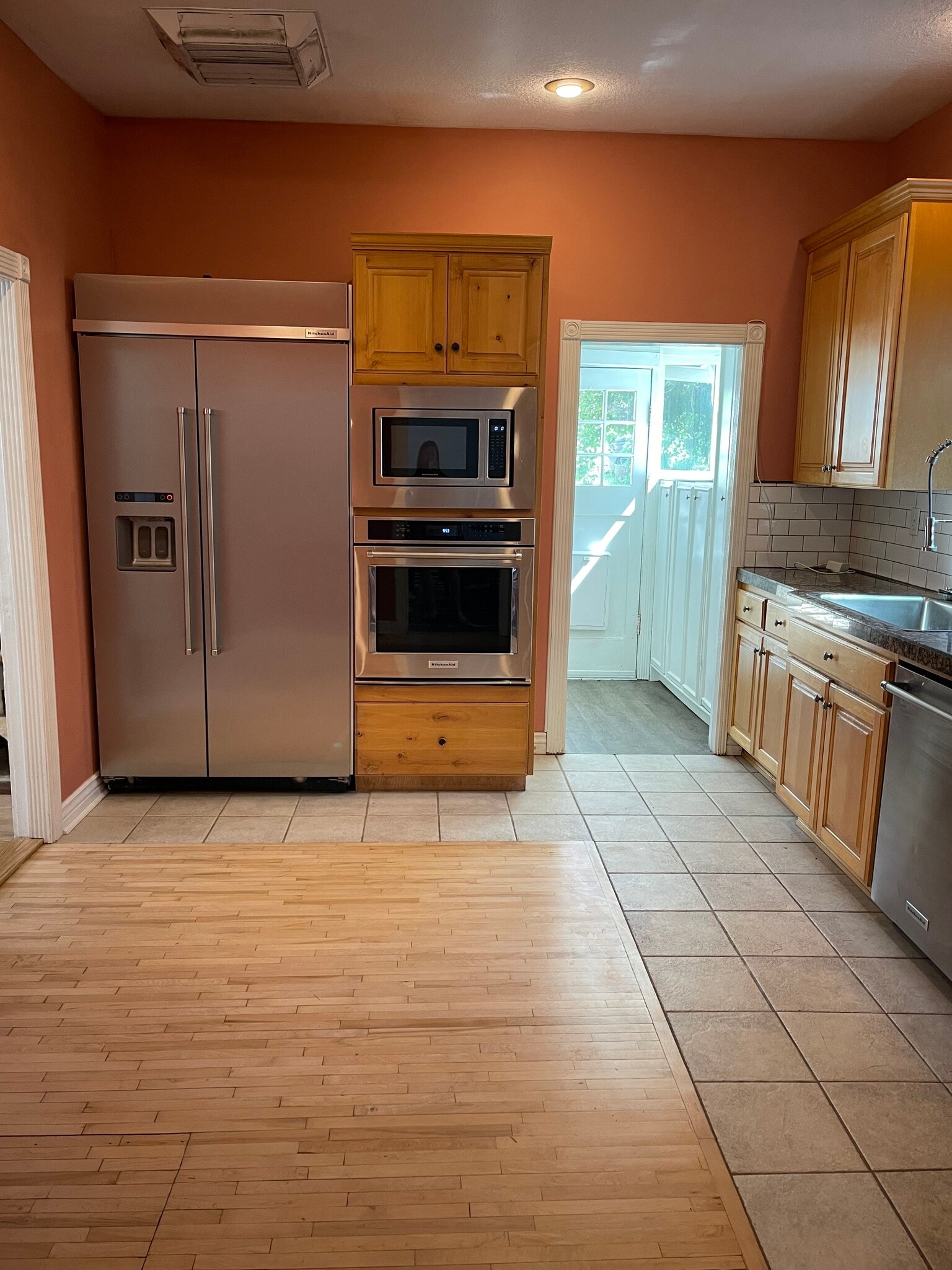 Kitchen - 777 E 4th Ave