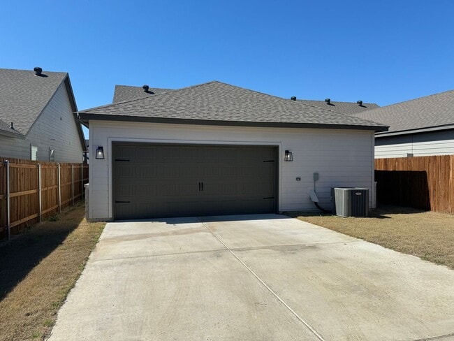 Building Photo - MOVE IN READY - 3/2/2 - GODLEY ISD