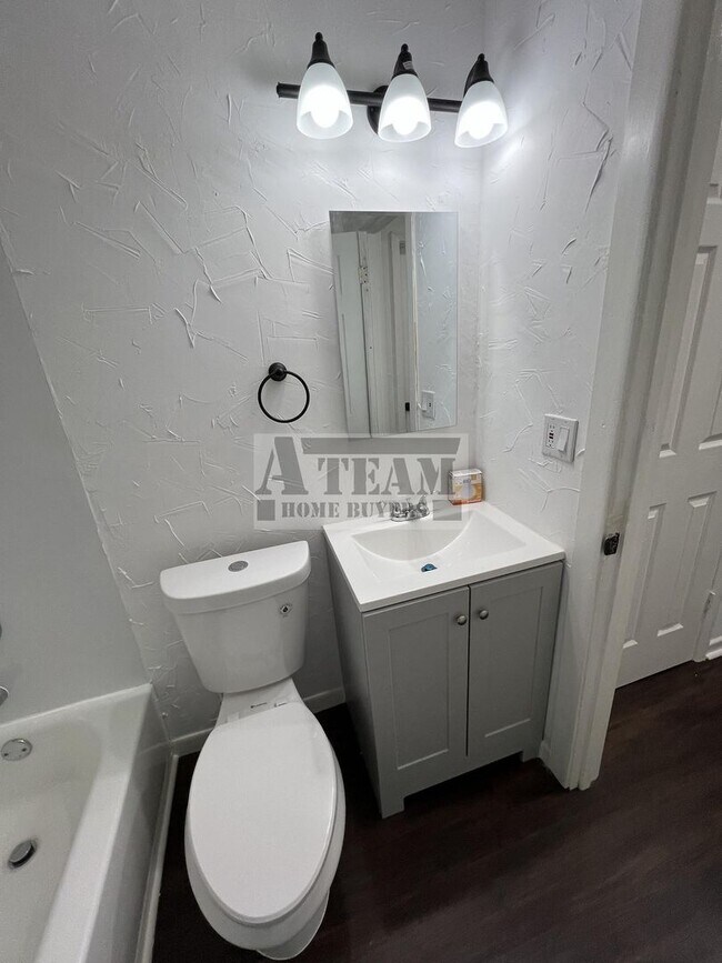 Building Photo - Renovated 2 Bed 1 Bath house for rent in Trinidad!