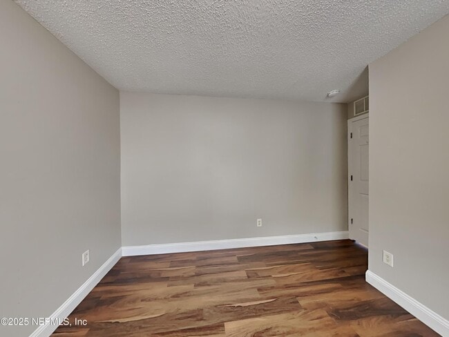 Building Photo - 1559 Guardian Dr