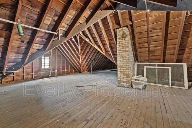 Building Photo - 1818 College Ave