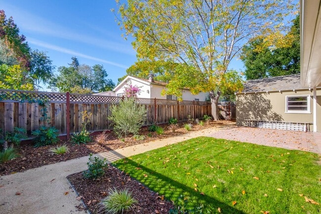 Building Photo - 2990 Cowper St