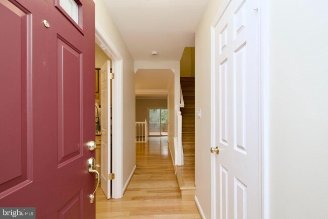 Building Photo - 6136 Summer Park Ln