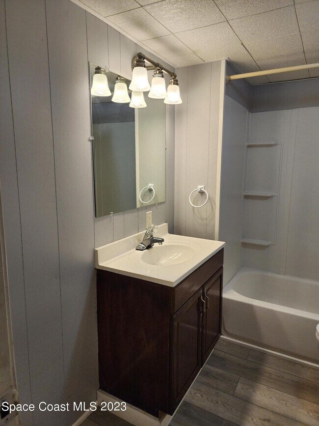 Building Photo - 388 MacArthur Cir