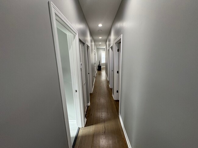 Building Photo - 1755 E 72nd St