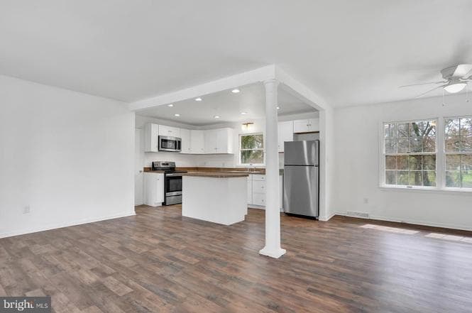 Building Photo - 31 W Cook Ave