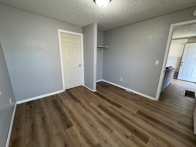 Building Photo - 1341 W 4th St