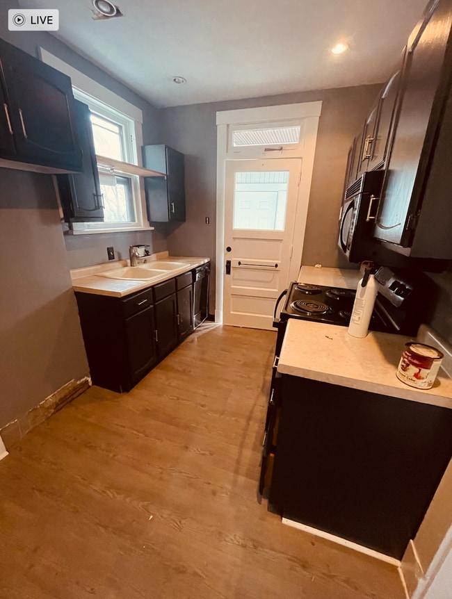 Building Photo - 2 Bed 1 Bath- Pittsburgh Pa