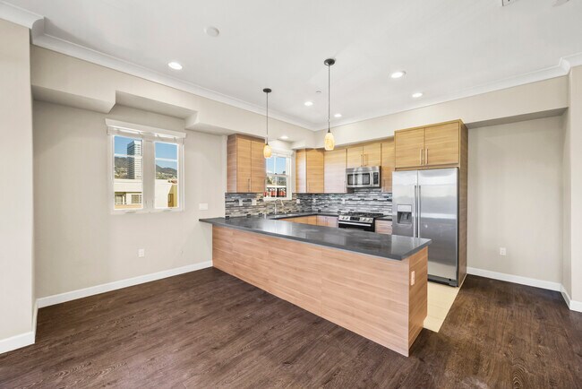 Building Photo - 342 Myrtle St