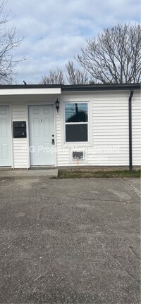 Building Photo - 2311 Holbrook Dr