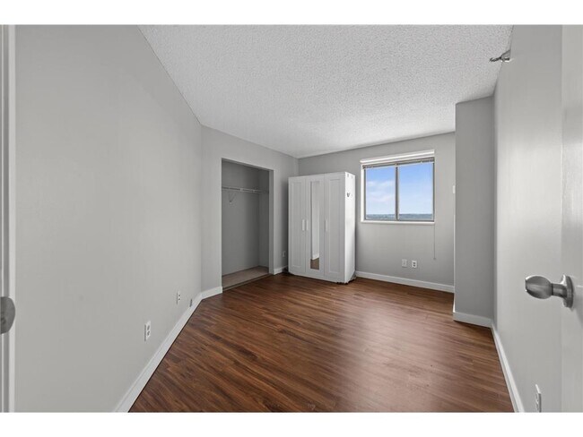 Building Photo - 78 10th St E