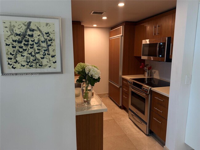 Building Photo - 10275 Collins Ave