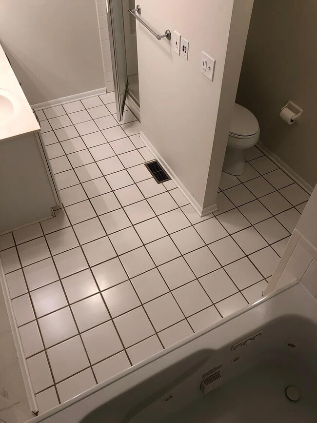 Building Photo - 2481 E Rahn Rd