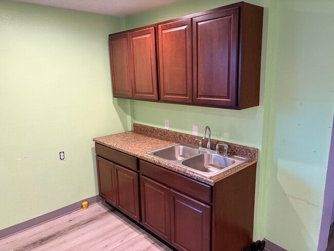 Building Photo - 515