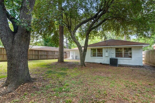 Building Photo - 6023 Pineshade Ln