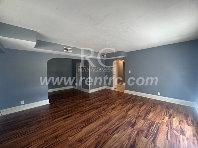 Building Photo - 526-2E Main-E