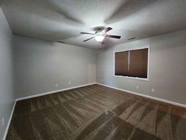 Building Photo - Beautiful 3 bed 2 1/2 bath townhome in a gated community with a pool. Showings Coming Soon!!!