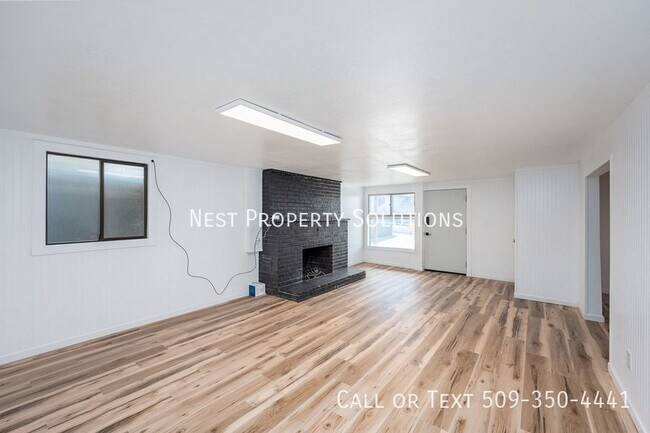 Building Photo - 1221 S Baker St