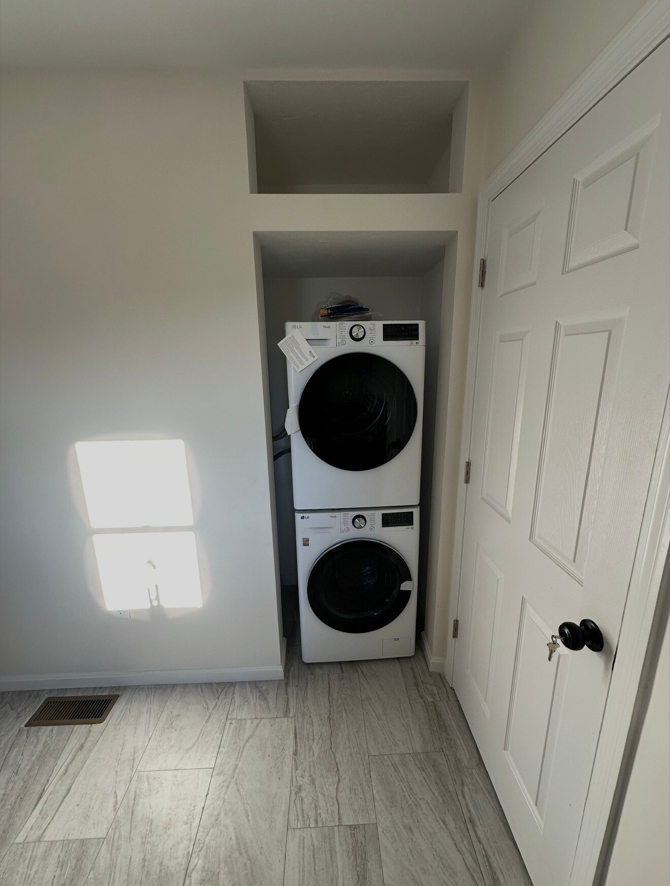 In-unit washer & dryer - 19 Leslie Rd