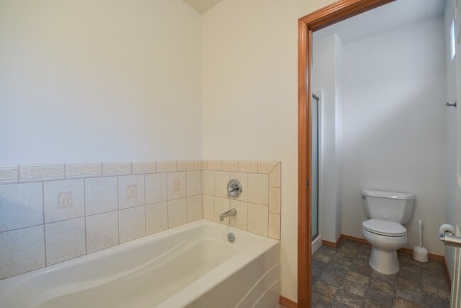 Building Photo - 2 Bed 2 Bath Single-Level Home (55 & over Community) Landscaping Included