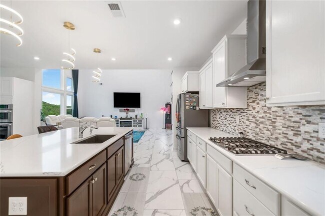 Building Photo - 2121 Harmony Dr