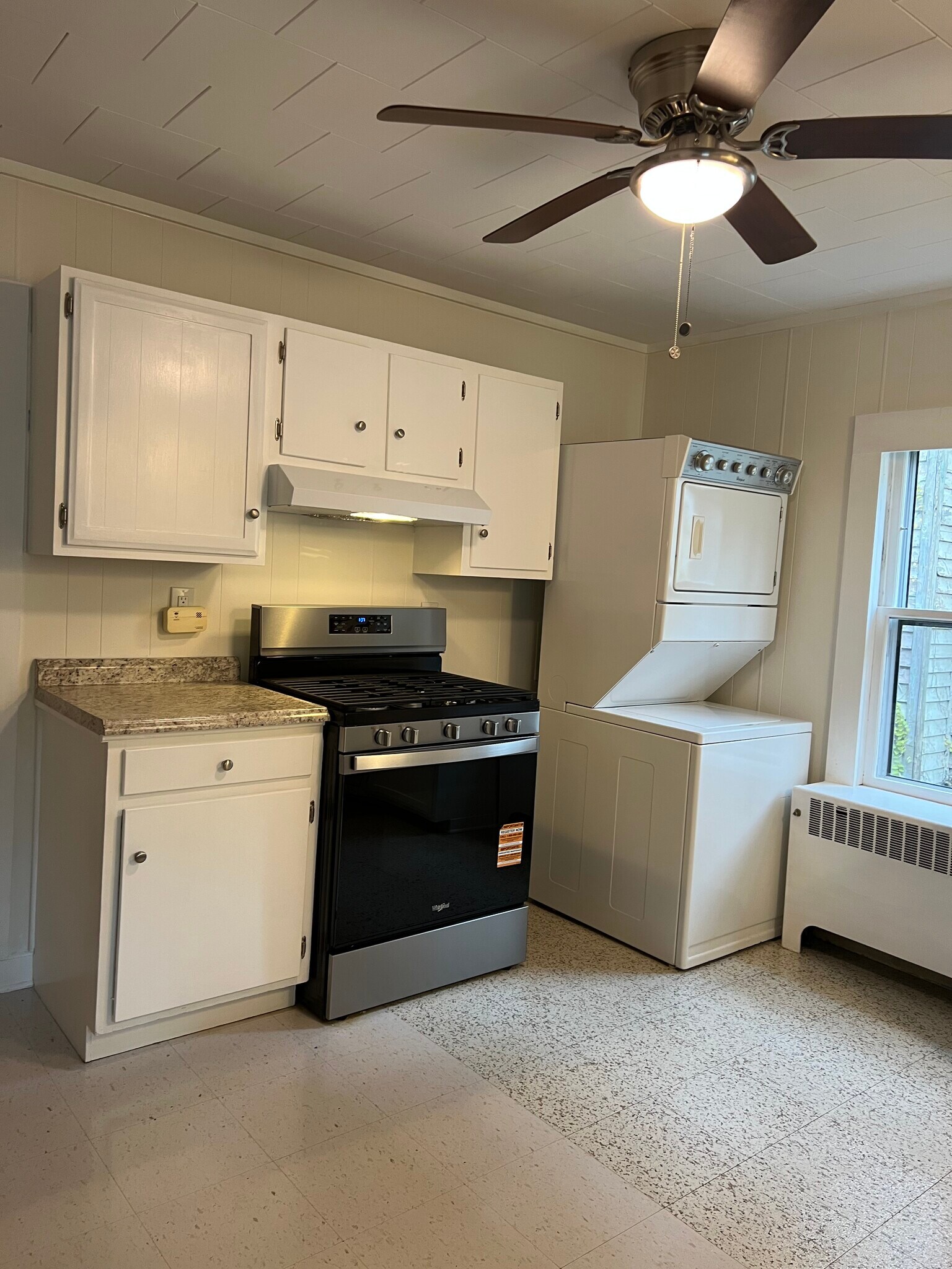 Building Photo - 513 S Albany St