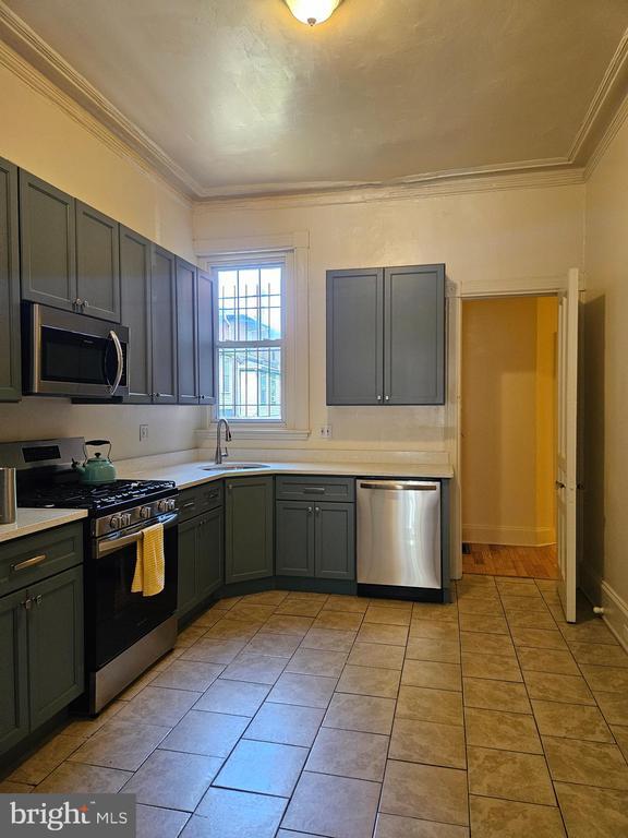 Building Photo - 426 S 42nd St