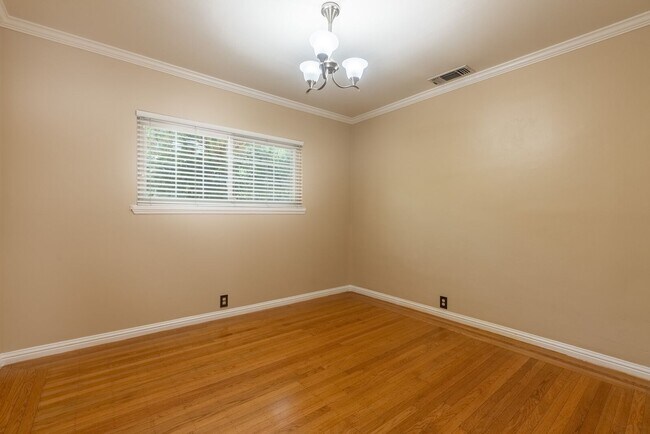 Building Photo - 3440 H St