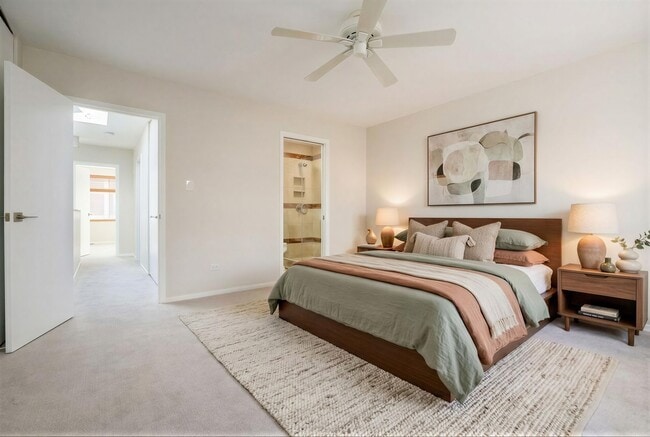 Building Photo - 801 S Plymouth Ct